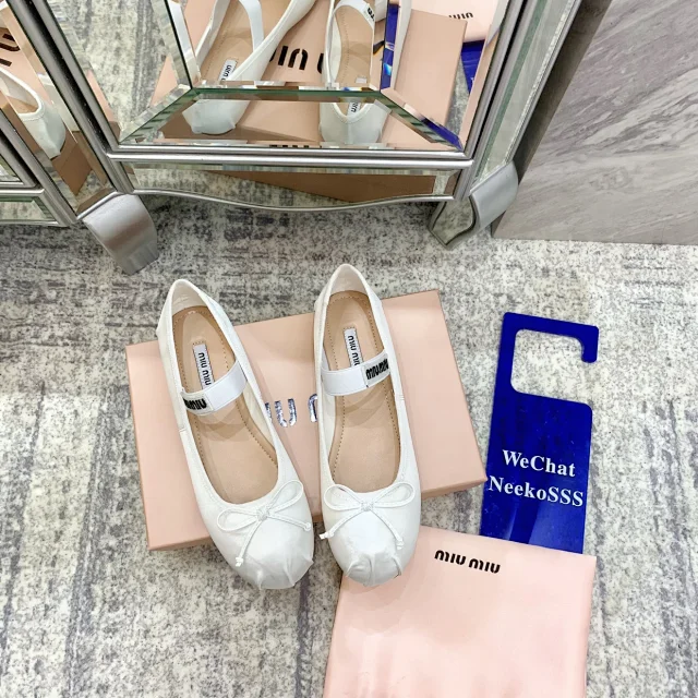Miu Casual Shoes Bow Ballet Flats with Logo Elastic Strap product detail image 25