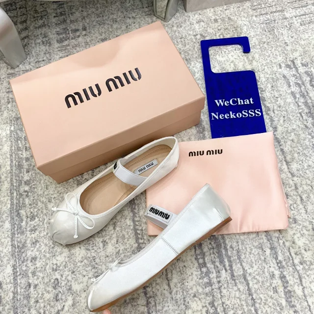 Miu Casual Shoes Bow Ballet Flats with Logo Elastic Strap product detail image 26