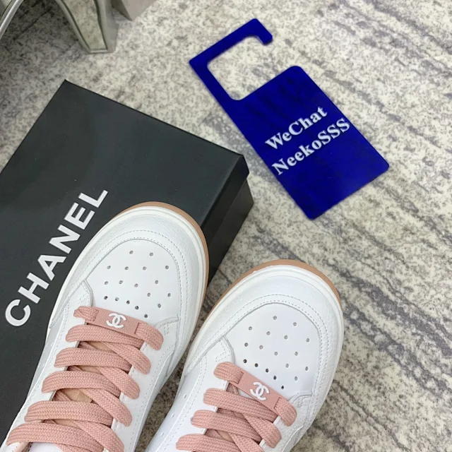 Chanel Sneakers Perforated low-top lace-up product detail image 15