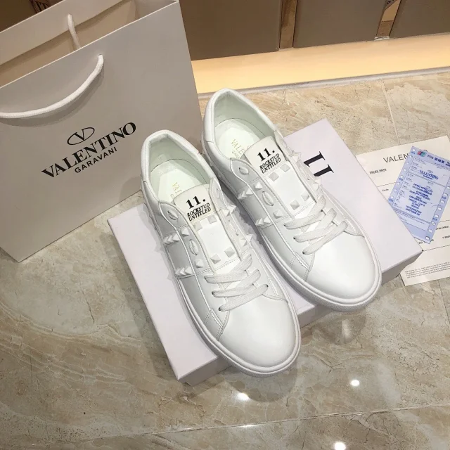Valentino Garavani Sneakers Rockstud low-top lace-up product detail image 21