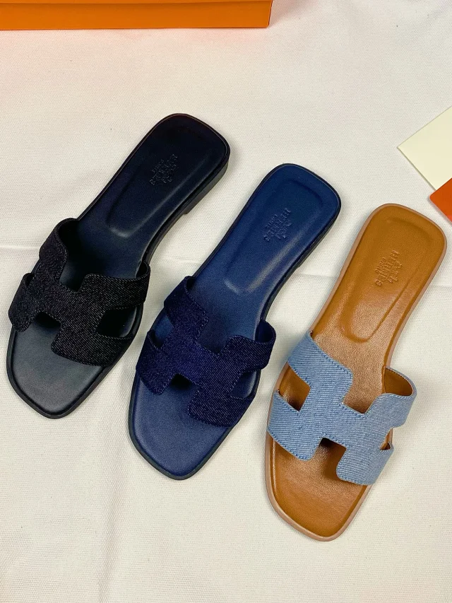 Hermès Slippers Oran slide with H-cutout strap product detail image 16