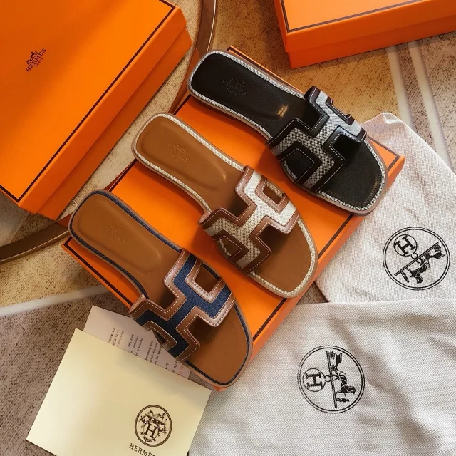 Hermès Slippers Oran slide with H-cutout strap product detail image 15