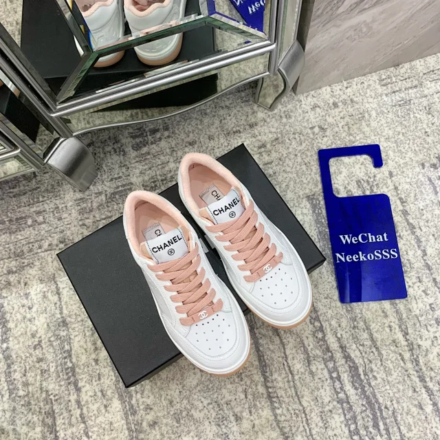 Chanel Sneakers Perforated low-top lace-up product detail image 14