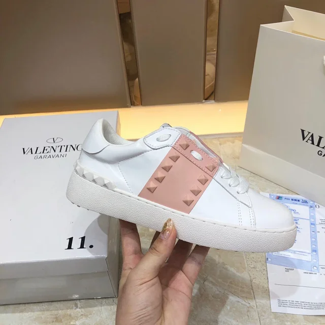 Valentino Garavani Sneakers Rockstud low-top lace-up product detail image 27