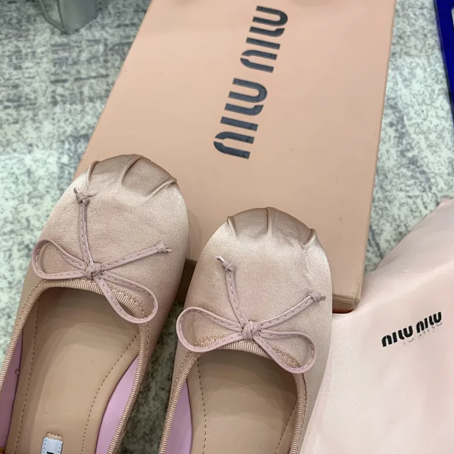 Miu Casual Shoes Bow Ballet Flats with Logo Elastic Strap product detail image 21