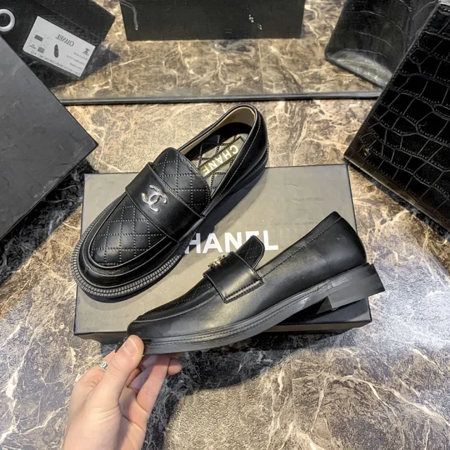 CHANEL Leather Shoes Quilted CC Logo Loafers product detail image 9