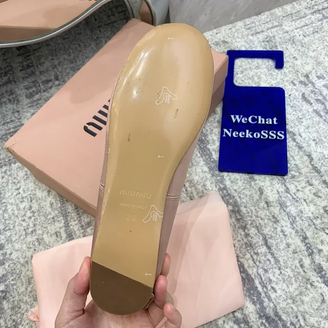 Miu Casual Shoes Bow Ballet Flats with Logo Elastic Strap product detail image 24
