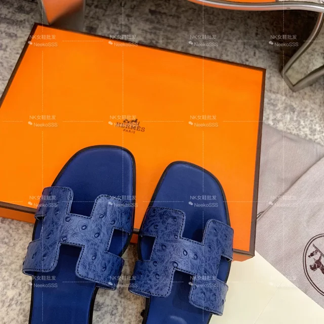 Hermès Sandals Oran crocodile-embossed H slide product detail image 22