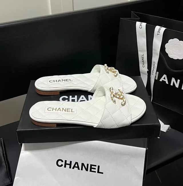 Chanel Sandals Quilted Chain Double C Slide product detail image 3