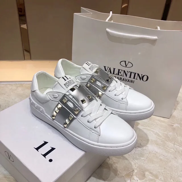 Valentino Garavani Sneakers Rockstud low-top lace-up product detail image 18