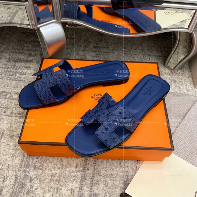 Hermès Sandals Oran crocodile-embossed H slide product detail image 20