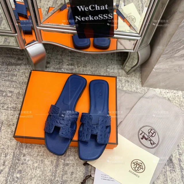 Hermès Sandals Oran crocodile-embossed H slide product detail image 19