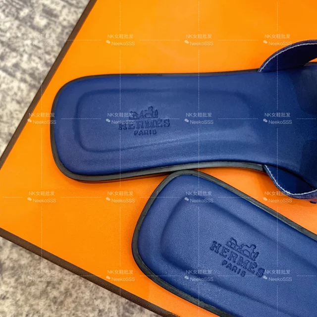 Hermès Sandals Oran crocodile-embossed H slide product detail image 23