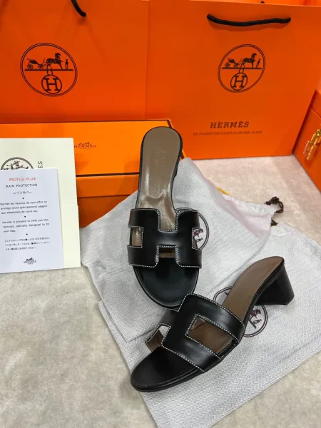 Hermès Oran Mule Black Leather Sandals - 1