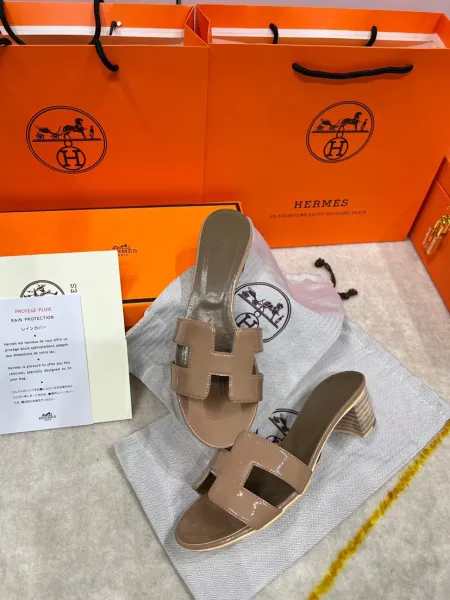 Hermès Oran H-Logo Mule Beige Patent Leather Sandals - 1