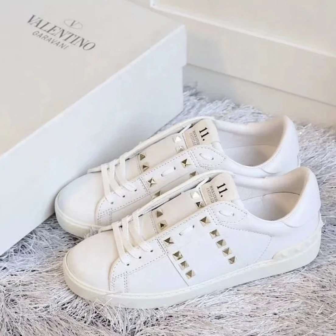 Valentino Garavani Sneakers Rockstud low-top lace-up image 1