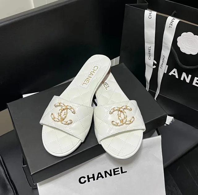 Chanel Sandals Quilted Chain Double C Slide product detail image 2