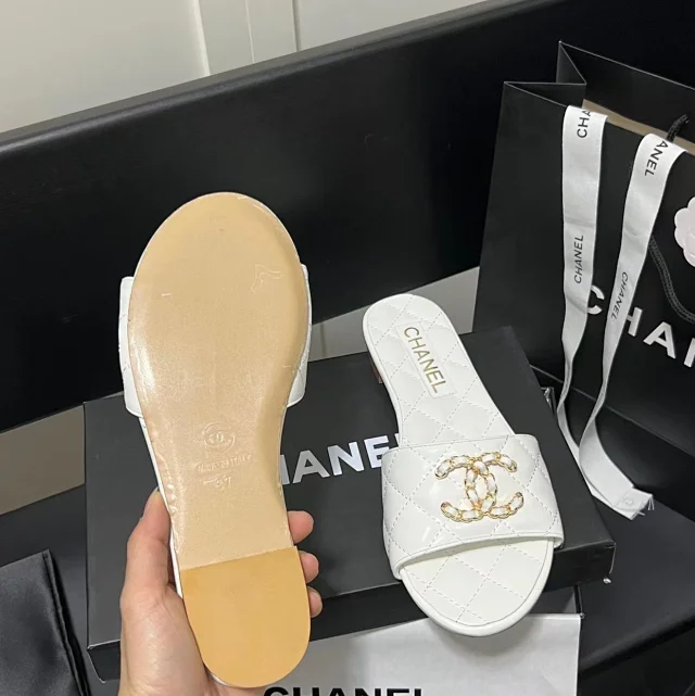 Chanel Sandals Quilted Chain Double C Slide product detail image 5