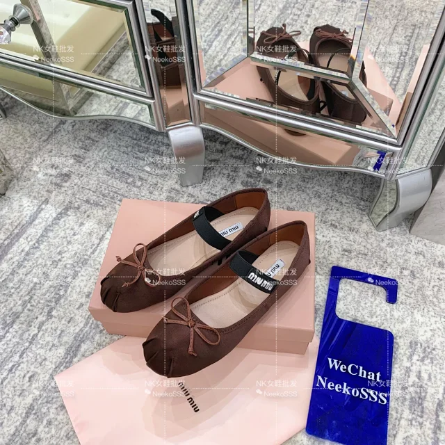 Miu Casual Shoes Bow Ballet Flats with Logo Elastic Strap product detail image 16
