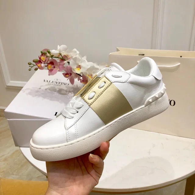 Valentino Garavani Sneakers Rockstud low-top lace-up product detail image 43