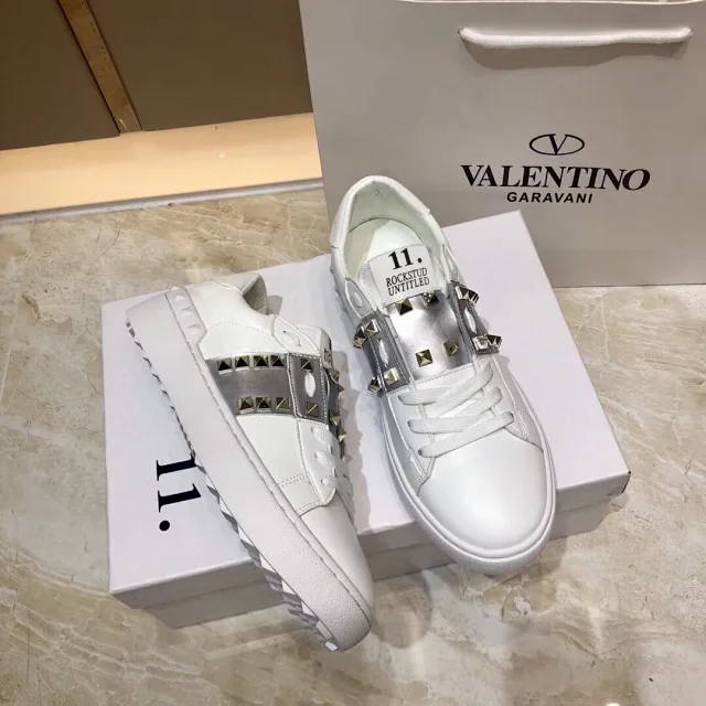 Valentino Garavani Sneakers Rockstud low-top lace-up product detail image 20