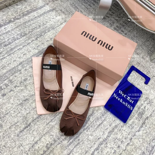 Miu Casual Shoes Bow Ballet Flats with Logo Elastic Strap product detail image 15