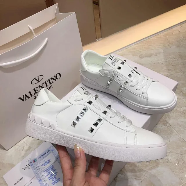 Valentino Garavani Sneakers Rockstud low-top lace-up product detail image 15