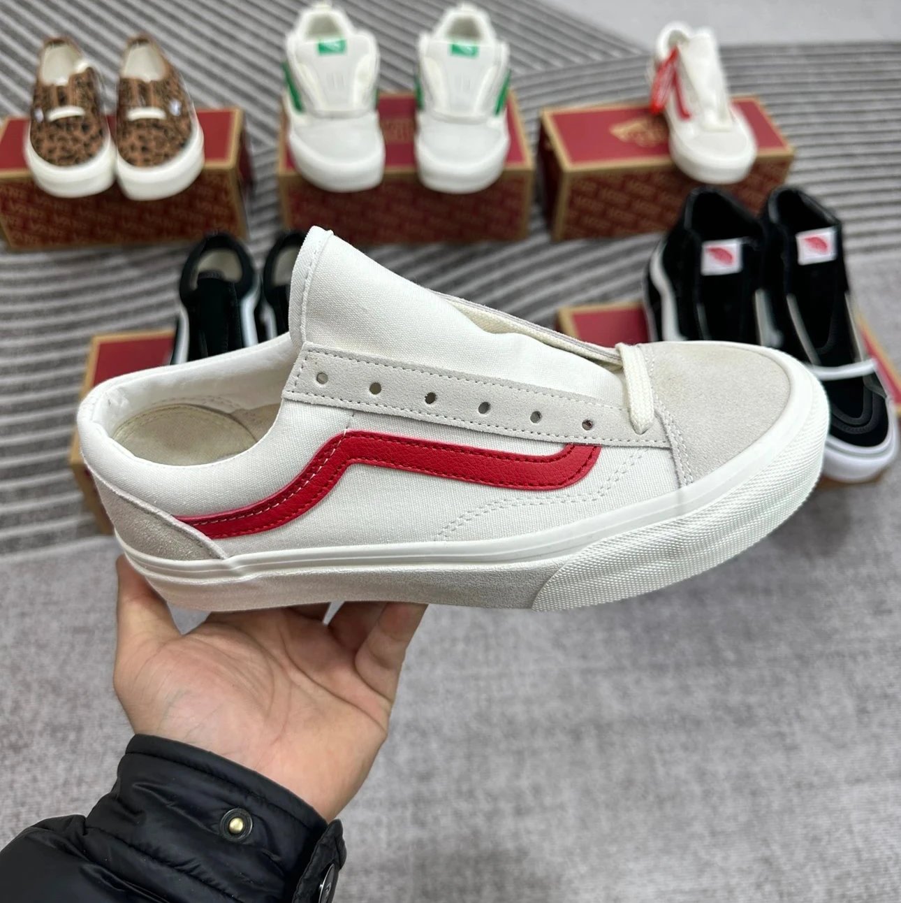 High Quality - White Red Stripe