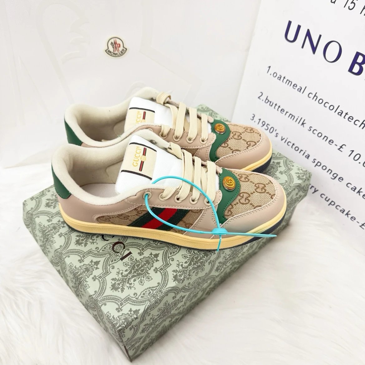 Dirty shoes, small dirty shoes, presbyopia shoes, couples, little bees, retro board shoes