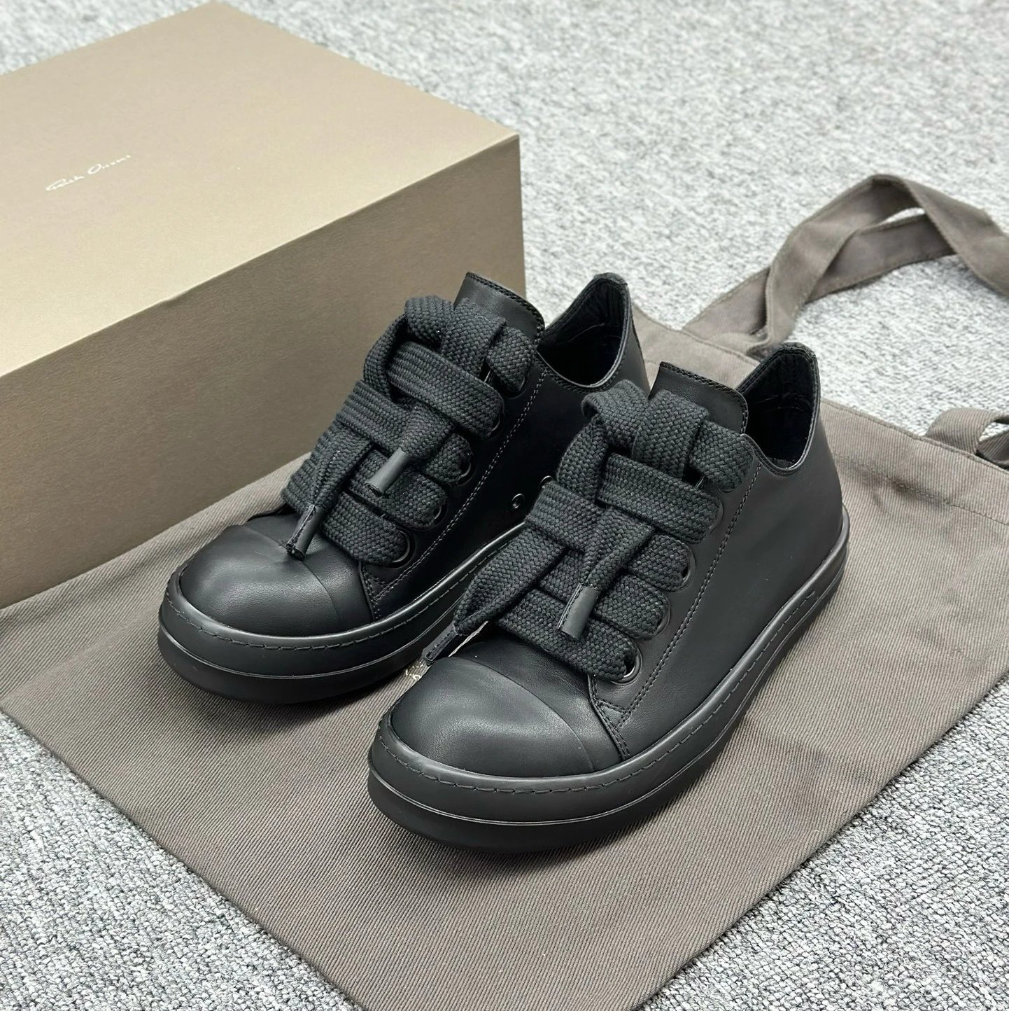 Solid Black Thick Shoelaces