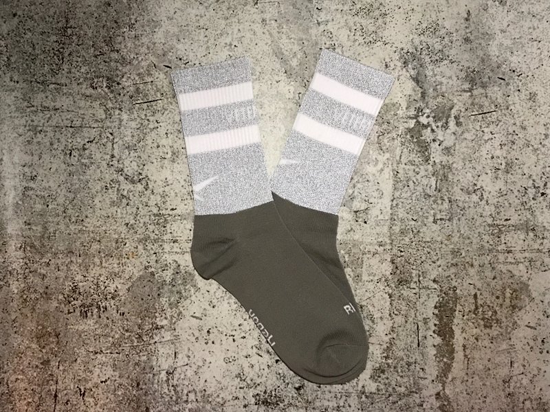 Vetements 3M反光袜子