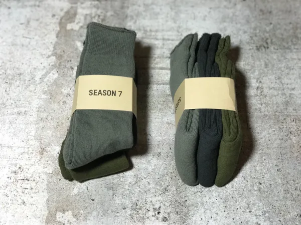 Design Basic Crew Socks in Gray, Peach, and Beige - 3