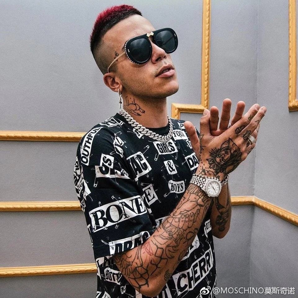 ALIM 特价165¥ Moschin*英文贴标别针短T男女同款涂鸦贴标说唱歌手Sfera Ebbasta同款