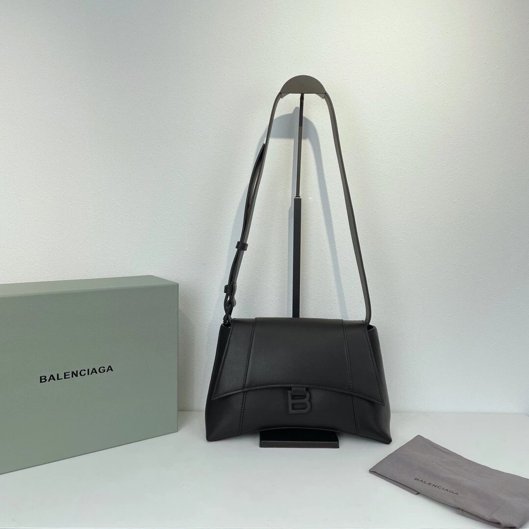 Balenciaga巴黎世家 Hourglass沙漏包，采用的是高级感满满的纳帕软牛皮，质感非常柔软舒适，非常厚实饱满立体，原单品质，里外全皮大号尺寸：30*18*10cm