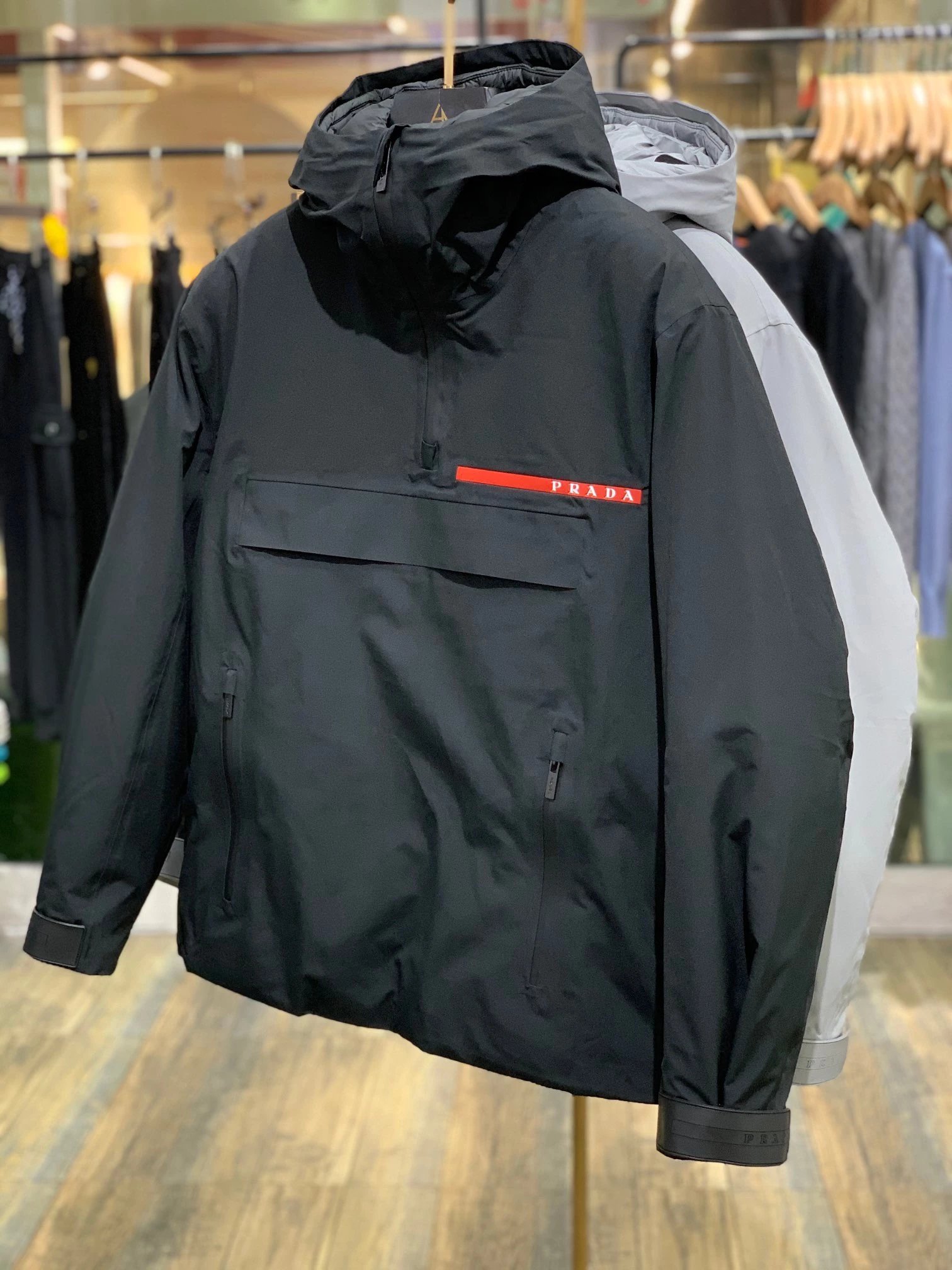 PRA High-end cotton jersey with press-gluing! This model is made of sporty fabric, waterproof fibers and thermally conductive active enclosure 3L Nylon GORE-TEX fabric.