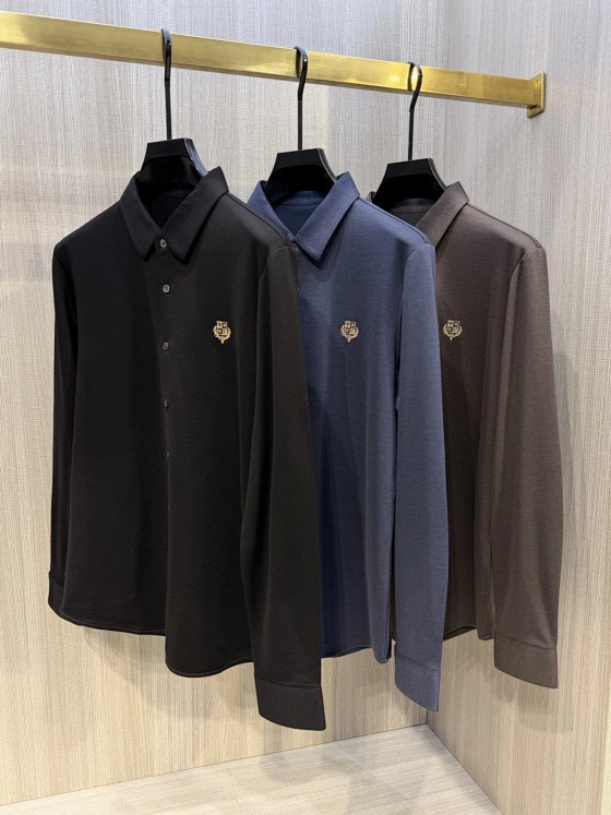 LP 2025 Autumn/Winter Latest Classic Shield Embroidered Logo Thick Men's Long Sleeve Shirt, Simple and Versatile, No Pick on People to Wear, Iconic Wheat Ear Shield Embroidered Logo on the Chest, New Contrast Logo for Brand Identification