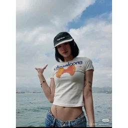 thumbnail for |Hu Lian Xin'er with the same hot girl style|Clearance benefits "D Sai" Shi 2025 new apple print black skinny short-sleeved T-shirt Fried chicken Wow Stuff version B8