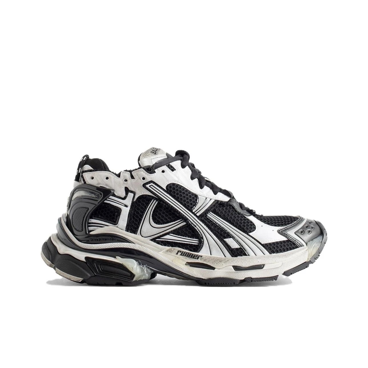 Runner 7.5 Black and White