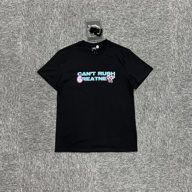 cny  6PM X SynaWorld CentralCee Can't Rush Greatness Tee 联名6PM 前片蓝粉印花 黑色短袖 SY-97