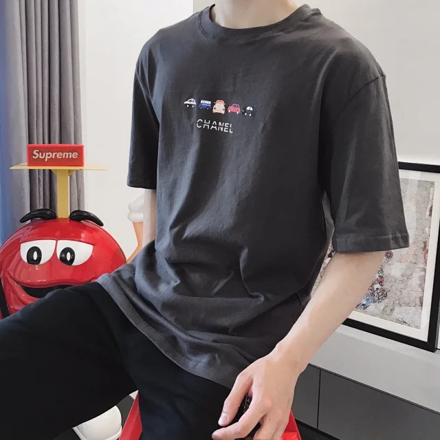 香奈儿chanel中古动漫汽车情侣款短袖又是一款超稀有的产物胸前有小香logo动漫汽车图案 唯有80 年代小香中古系列