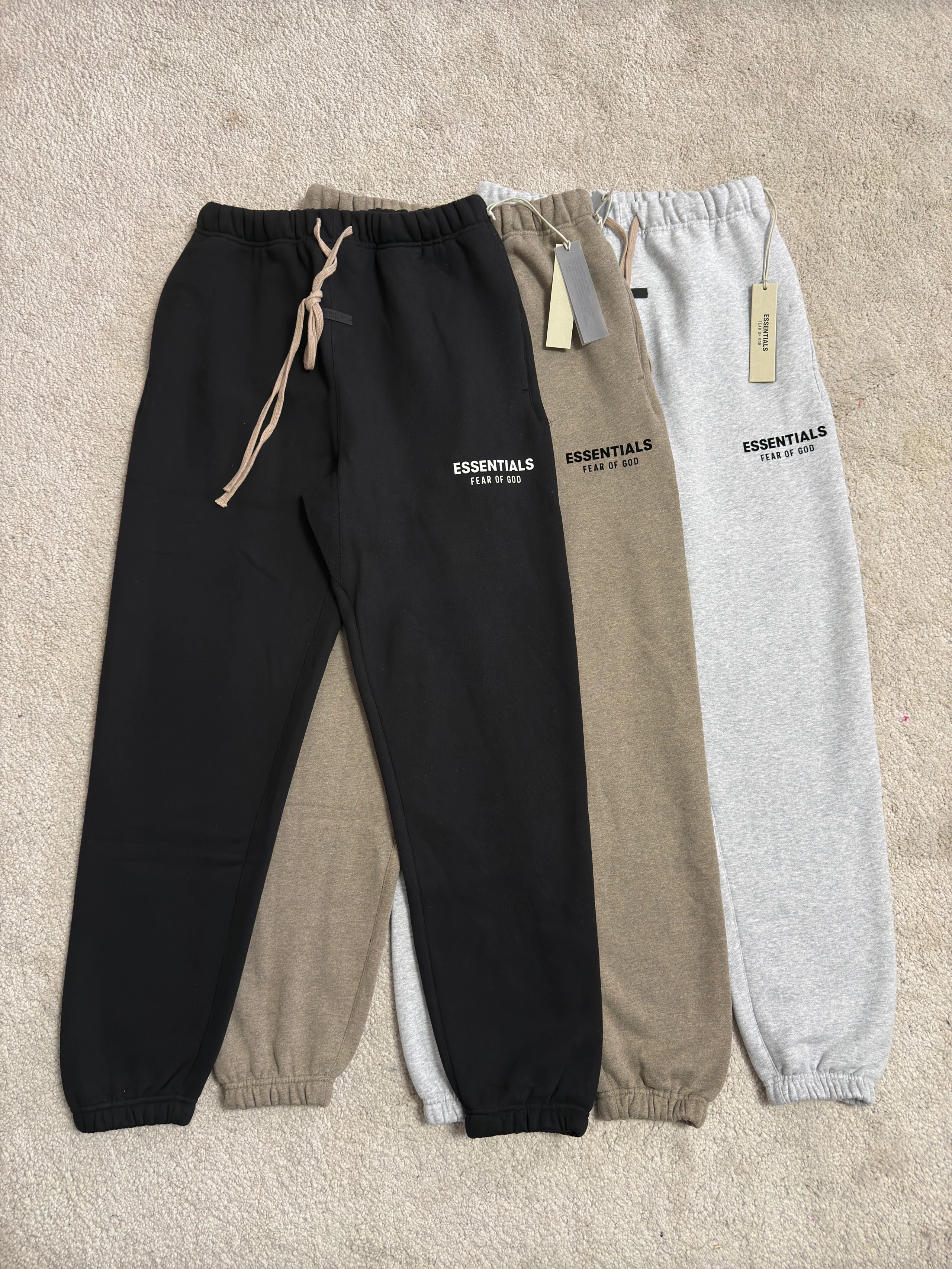 Fear of God Essentials Line Season 9 Retro American High-Street Small Logo Fleece Pants: The FOG副线 Essentials Small Logo Brushed Sweatpants Coveted by the Fashion Circle, Simple Yet Statement