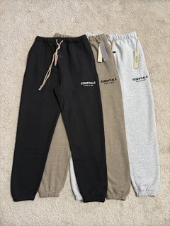 Fear of God Essentials Line Season 9 Retro American High-Street Small Logo Fleece Pants: The FOG副线 Essentials Small Logo Brushed Sweatpants Coveted by the Fashion Circle, Simple Yet Statement