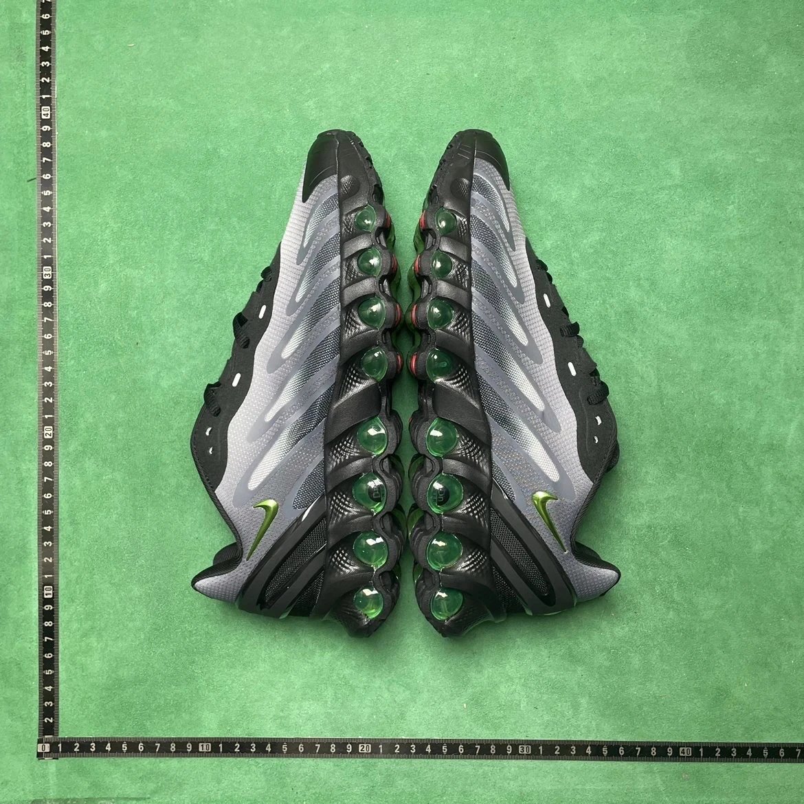 No. 2 black and gray FQ7860 003