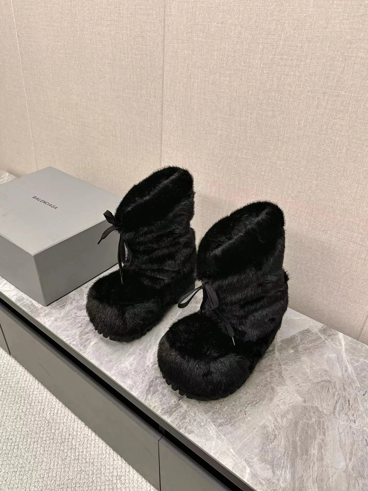 Moon Boot Icon Black Fur
