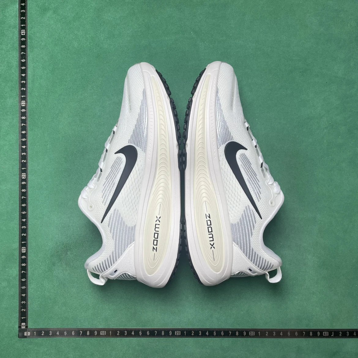 T2D comfortable and versatile shock-absorbing low cut running shoes