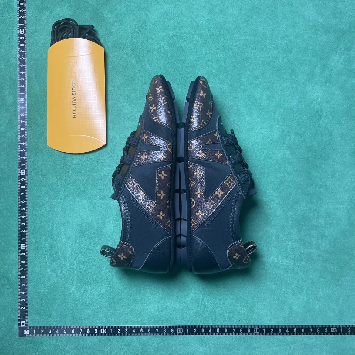 Louis Vuitton LV Trainer Sneakers-008709