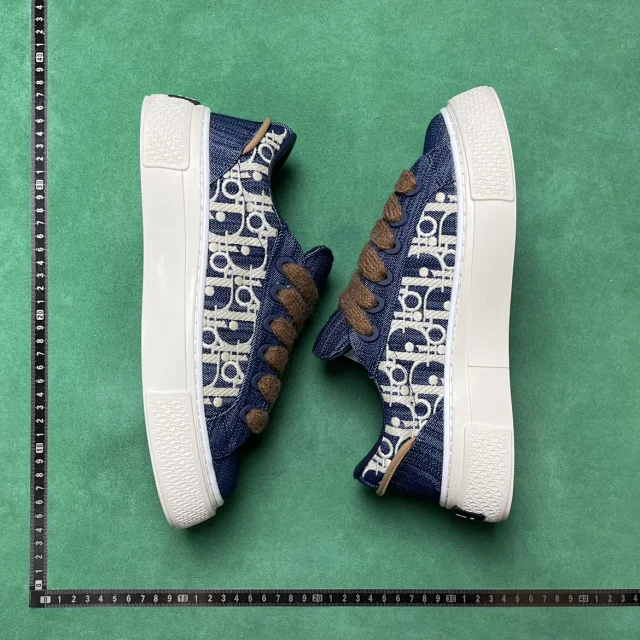 Dior Sneakers B33 Low-Top Lace-Up with Oblique Motif product detail image 42