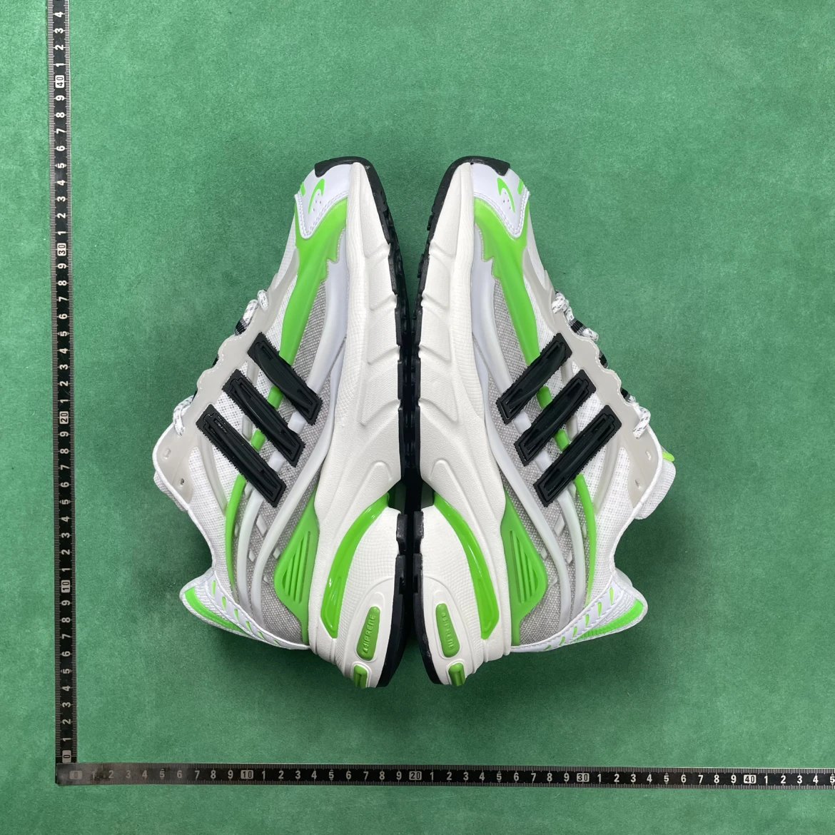 Adidas Ozweego Green Glow Sneakers Chunky Sneakers - 12