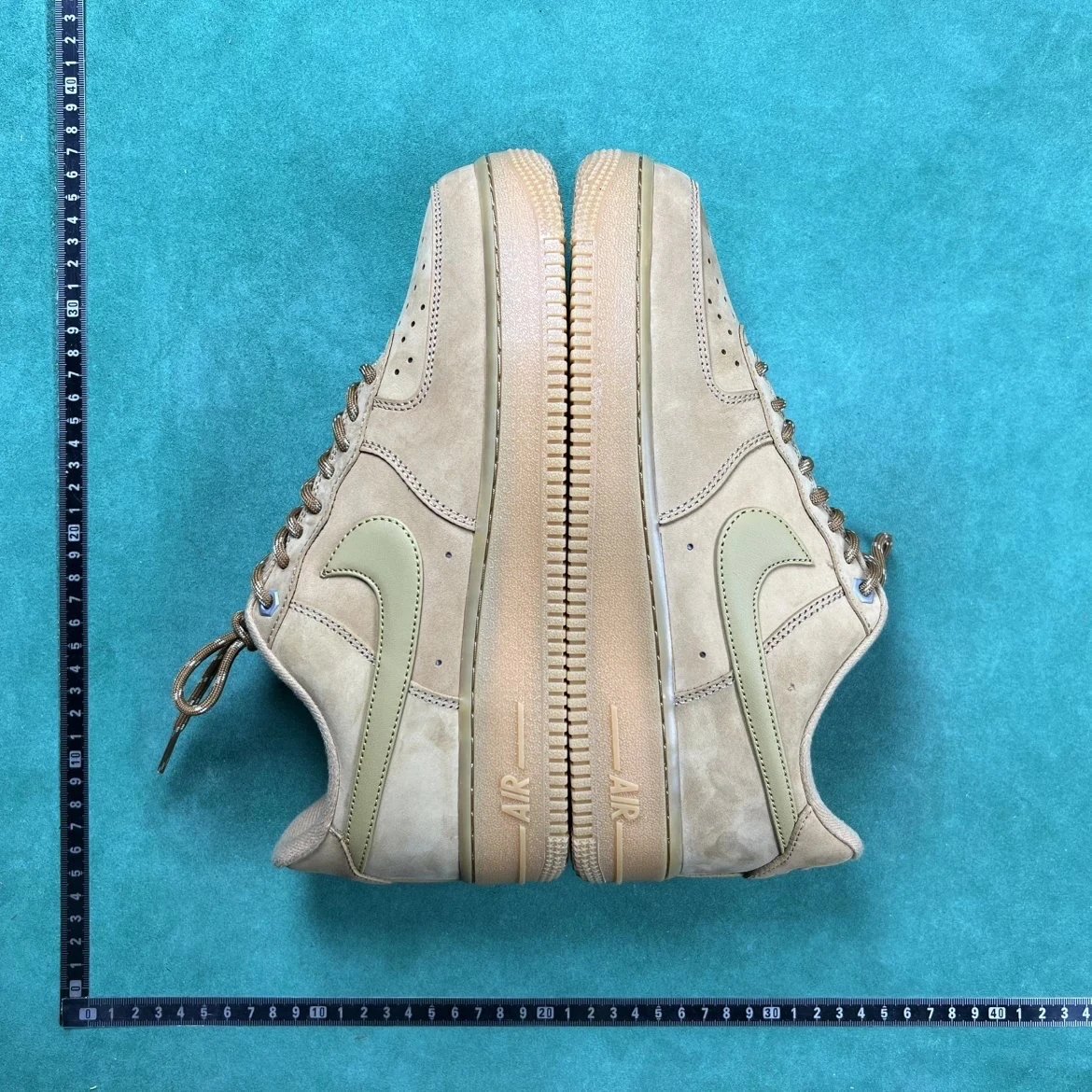 No. 8 Khaki CJ9179 200