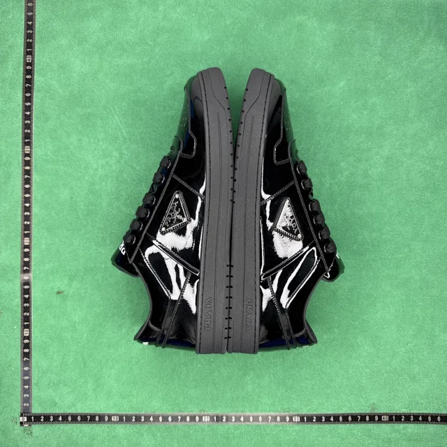 Prada Sneakers Leather lace-up low-top with triangle logo plaque product detail image 10